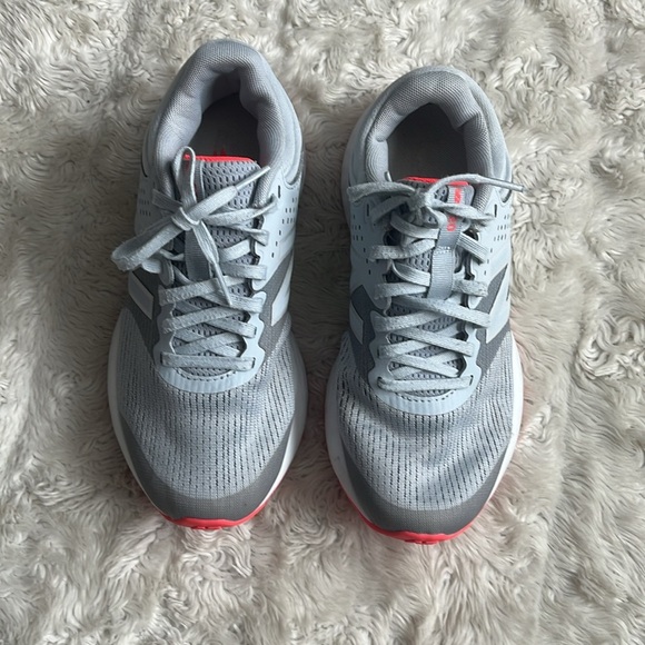 New Balance Women’s 520 V7 Gray Running Shoes Size 6 - Picture 3 of 4